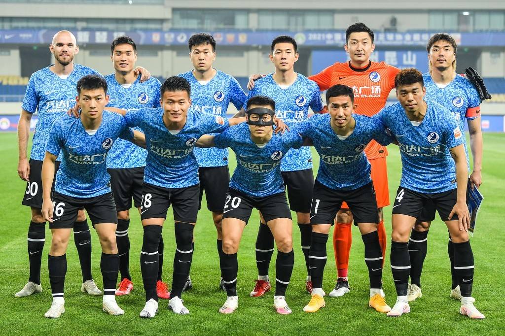 球迷为他唱满整场